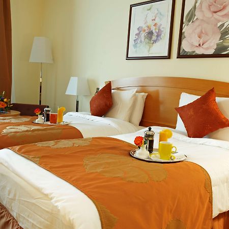 Golden Tulip Sharjah Apart otel Dış mekan fotoğraf