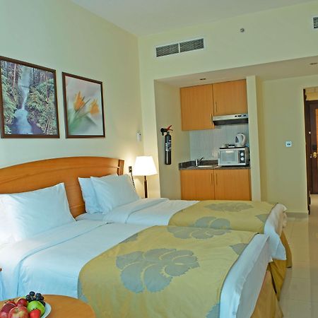 Golden Tulip Sharjah Apart otel Dış mekan fotoğraf