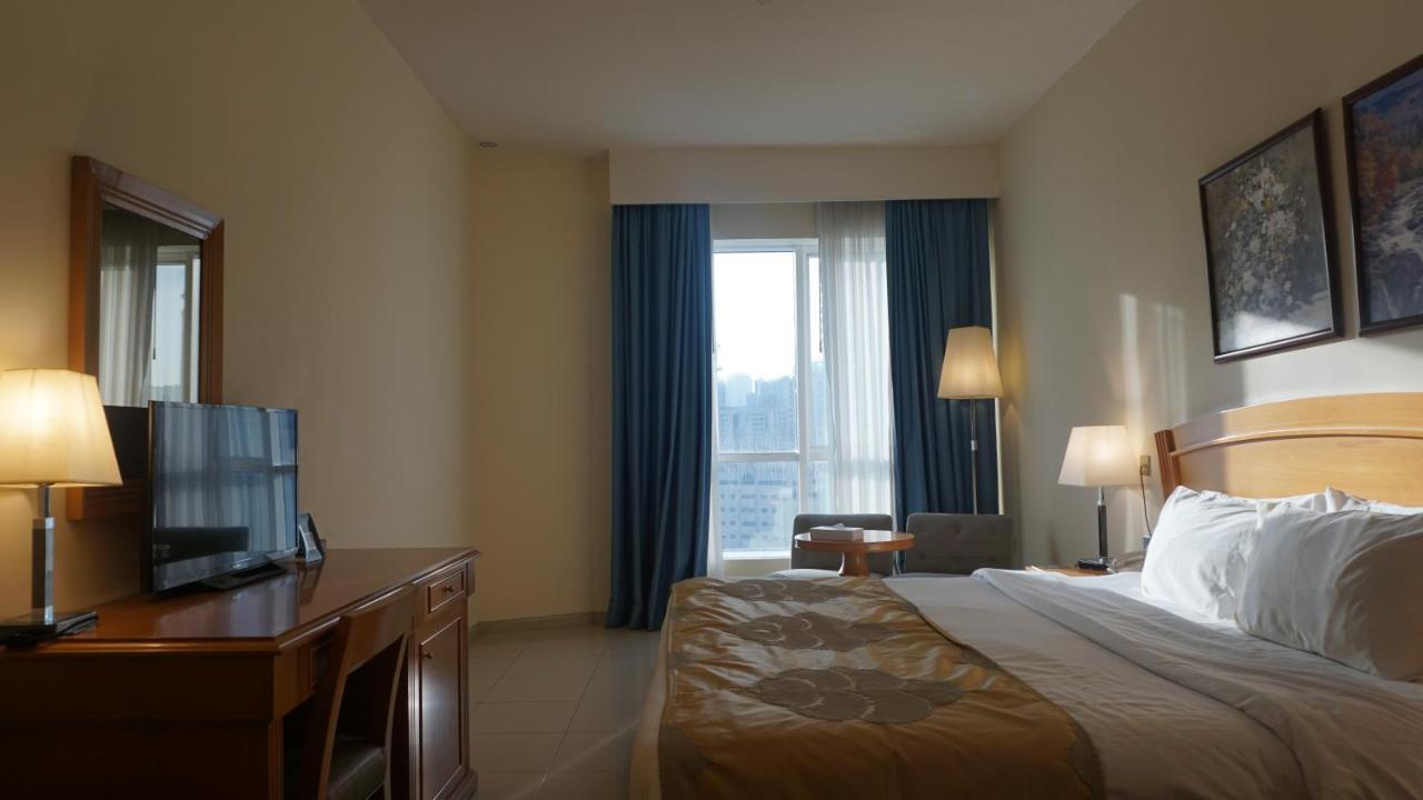 Golden Tulip Sharjah Apart otel Dış mekan fotoğraf