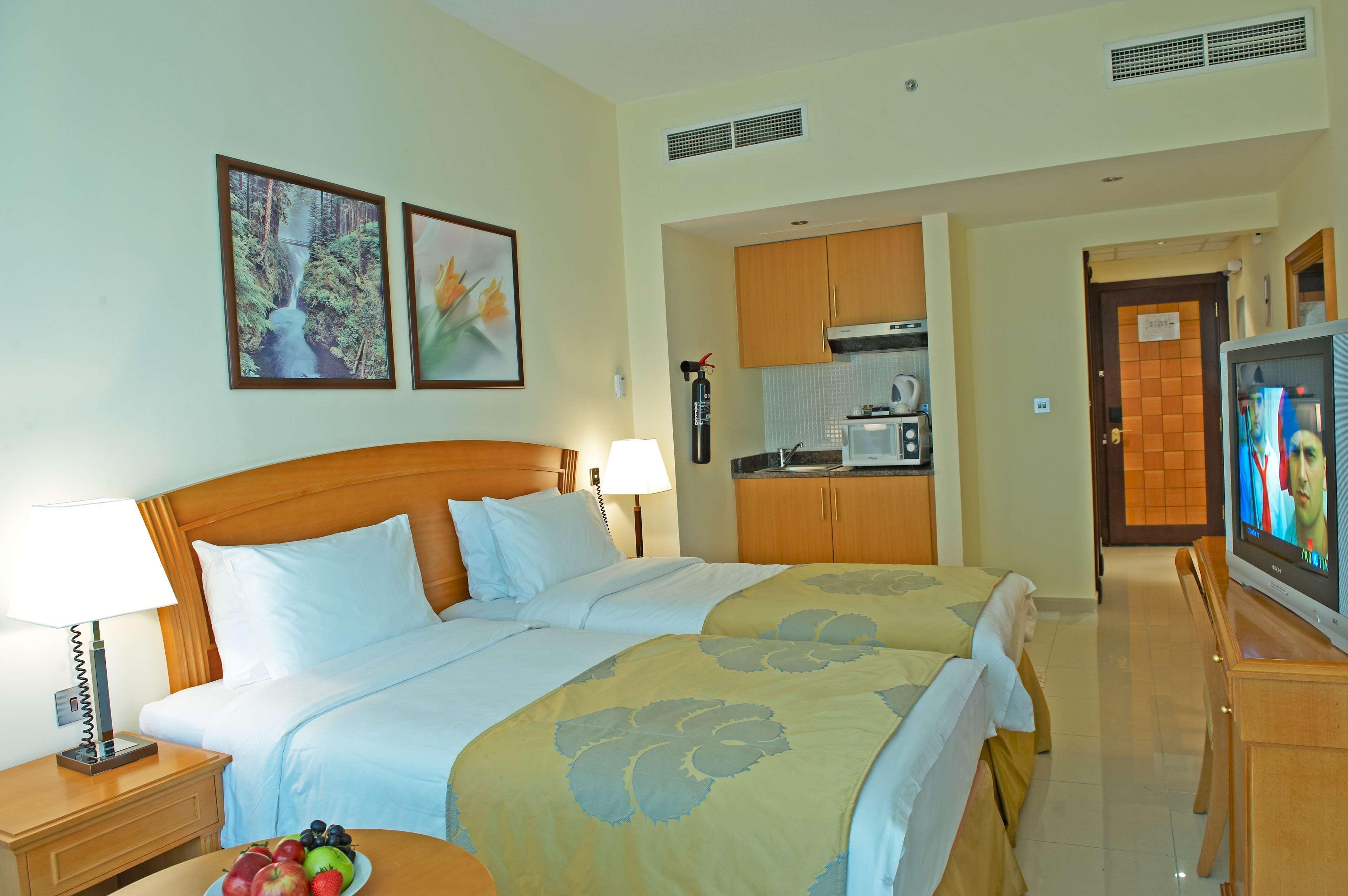 Golden Tulip Sharjah Apart otel Dış mekan fotoğraf