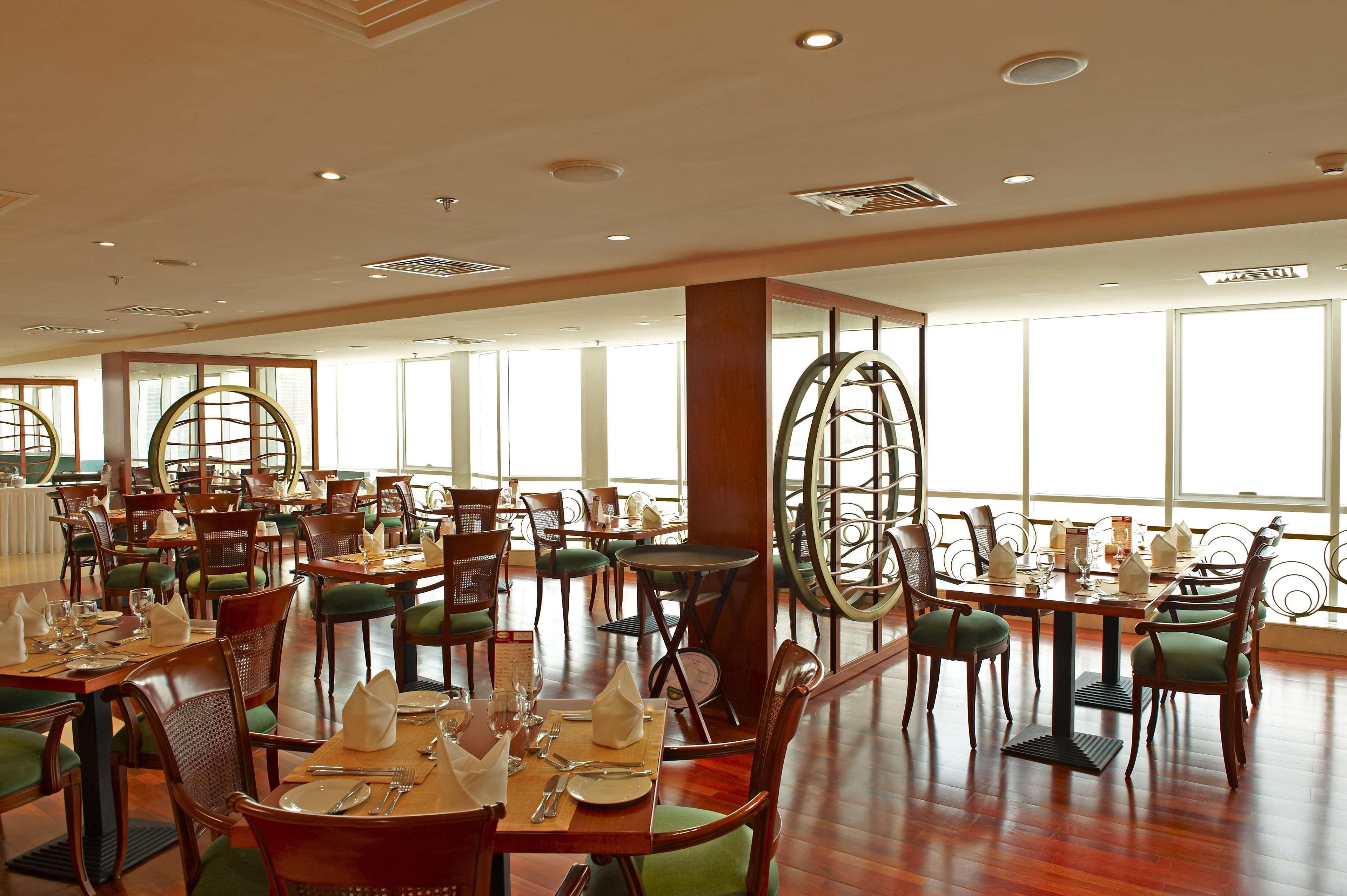 Golden Tulip Sharjah Apart otel Dış mekan fotoğraf