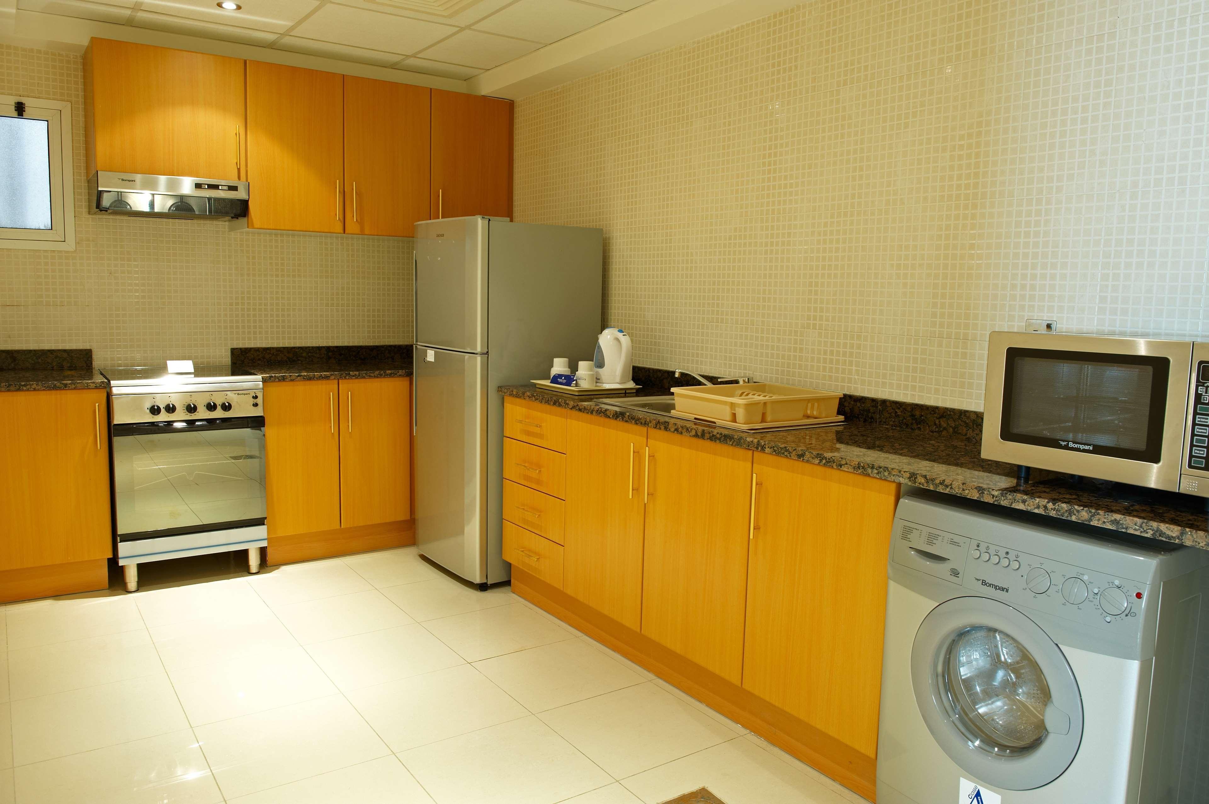 Golden Tulip Sharjah Apart otel Dış mekan fotoğraf