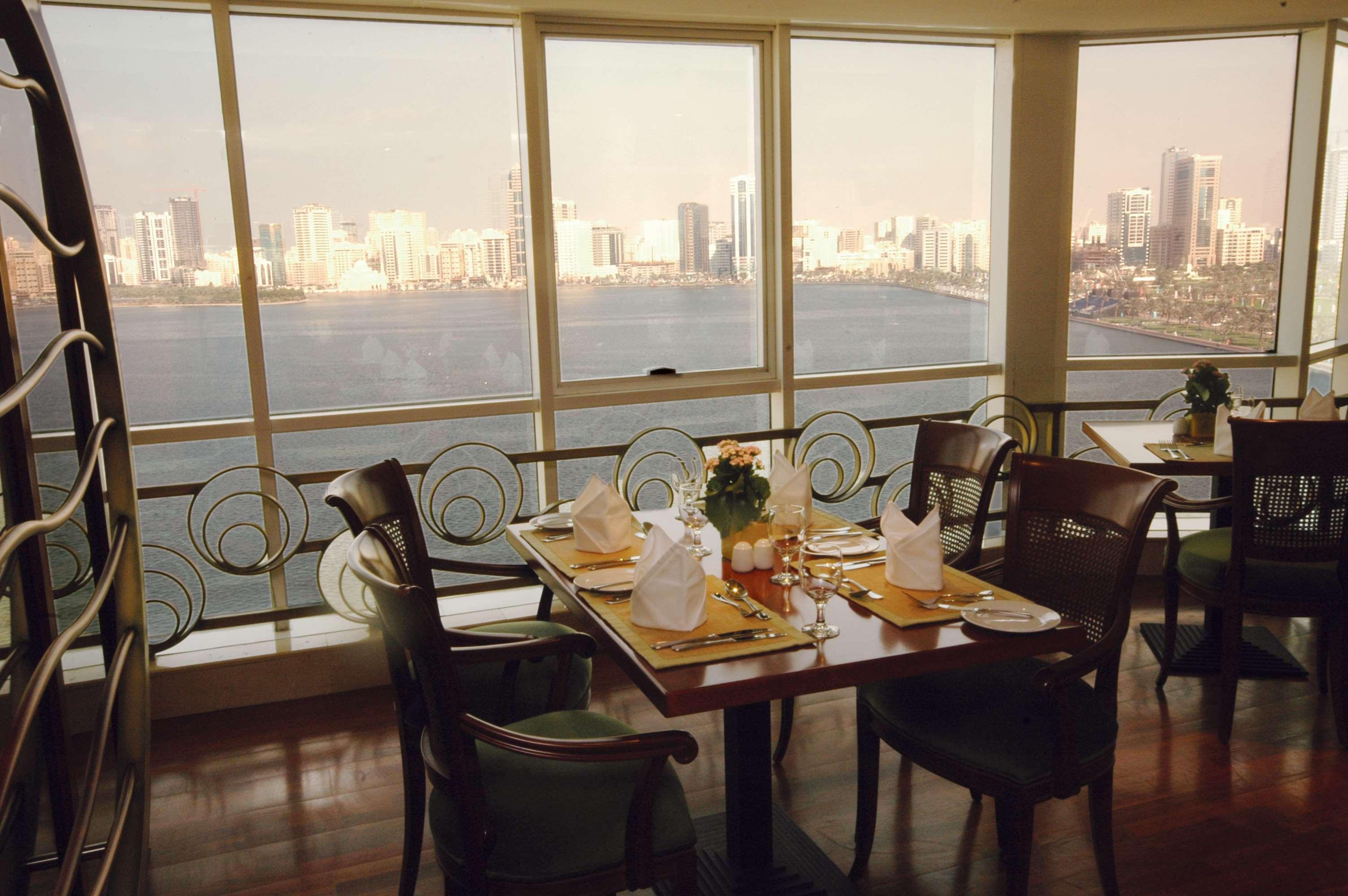 Golden Tulip Sharjah Apart otel Dış mekan fotoğraf