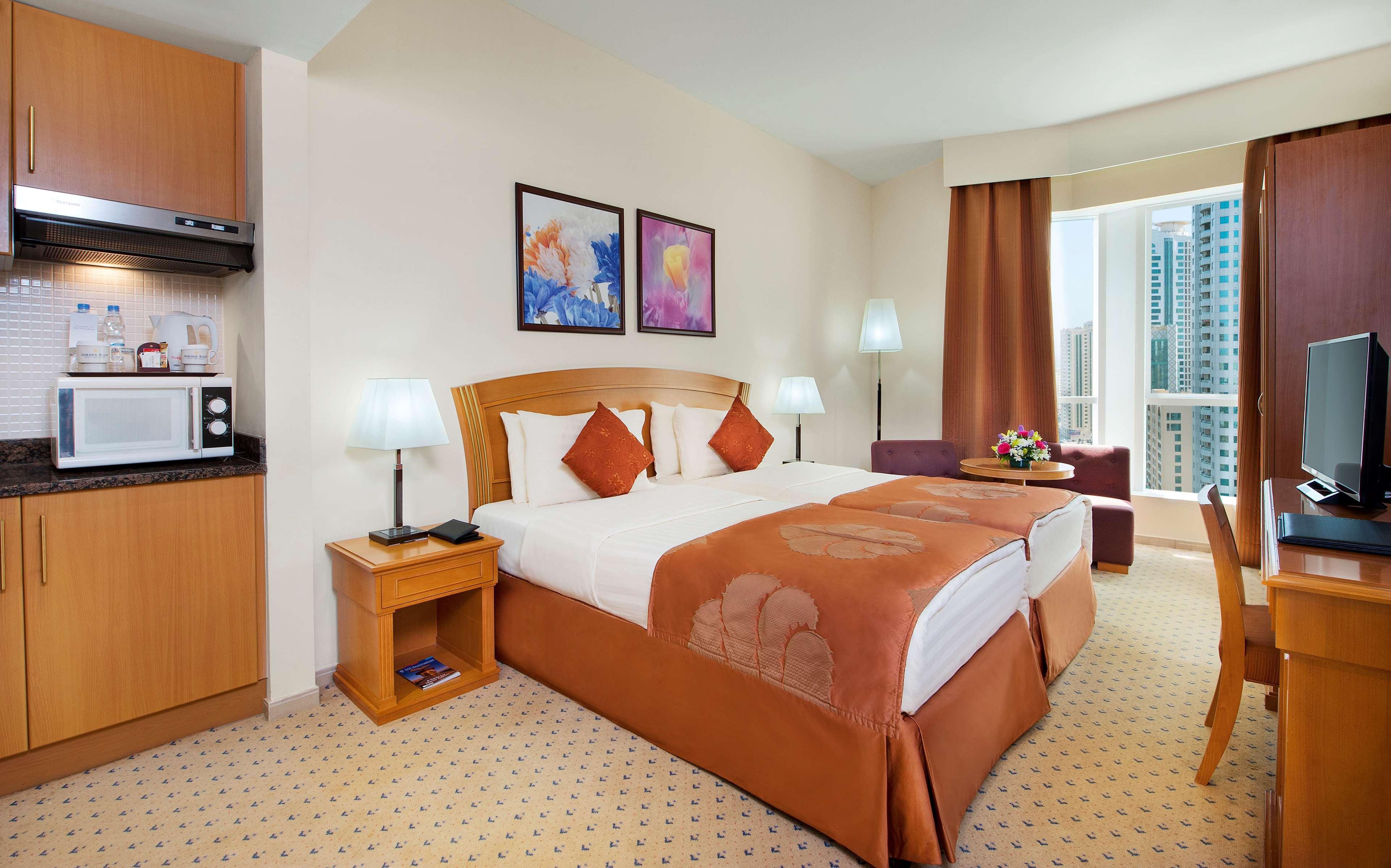 Golden Tulip Sharjah Apart otel Dış mekan fotoğraf