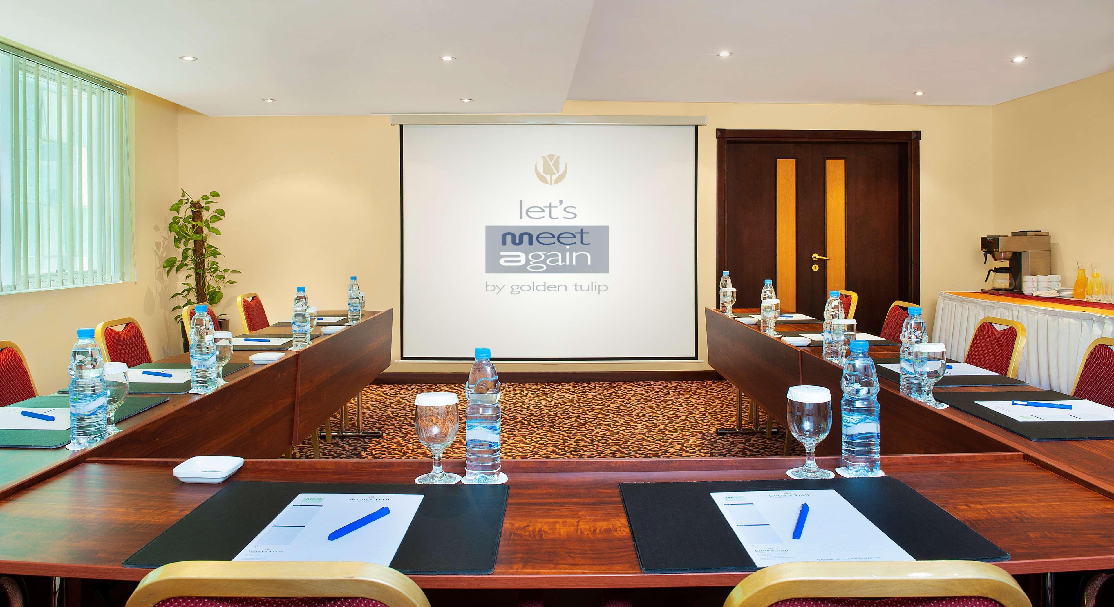 Golden Tulip Sharjah Apart otel Dış mekan fotoğraf