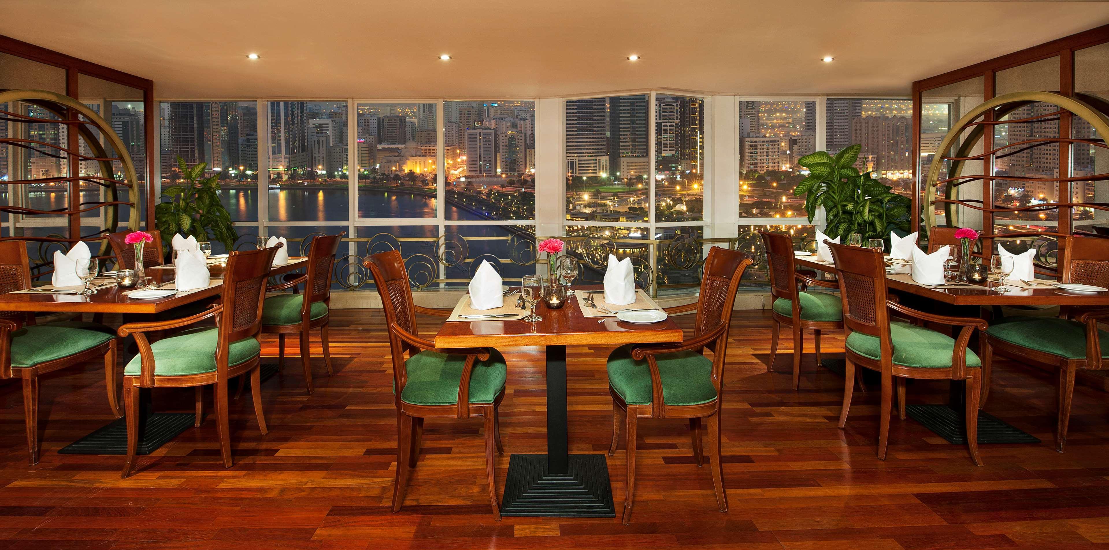 Golden Tulip Sharjah Apart otel Dış mekan fotoğraf