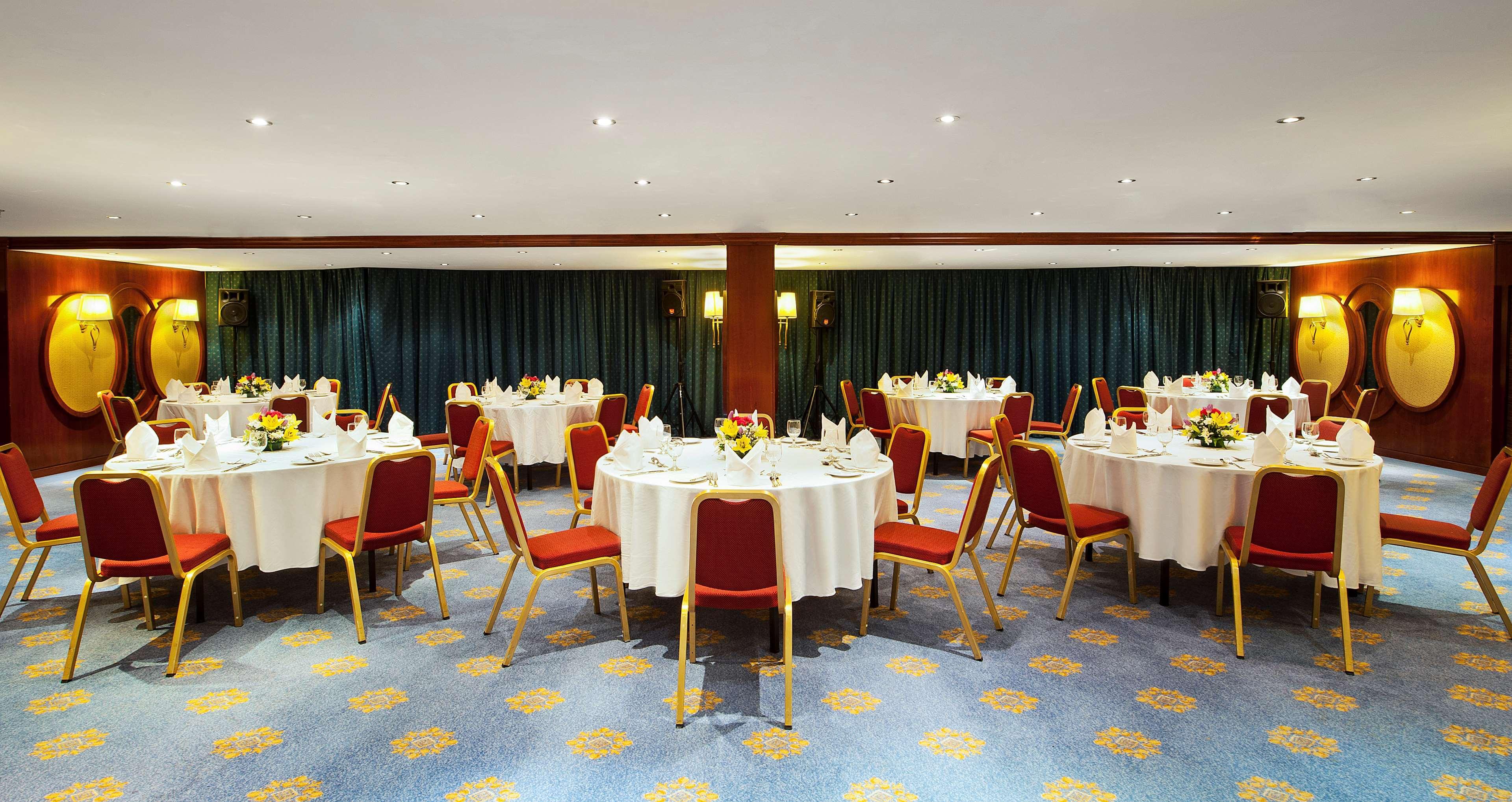 Golden Tulip Sharjah Apart otel Dış mekan fotoğraf