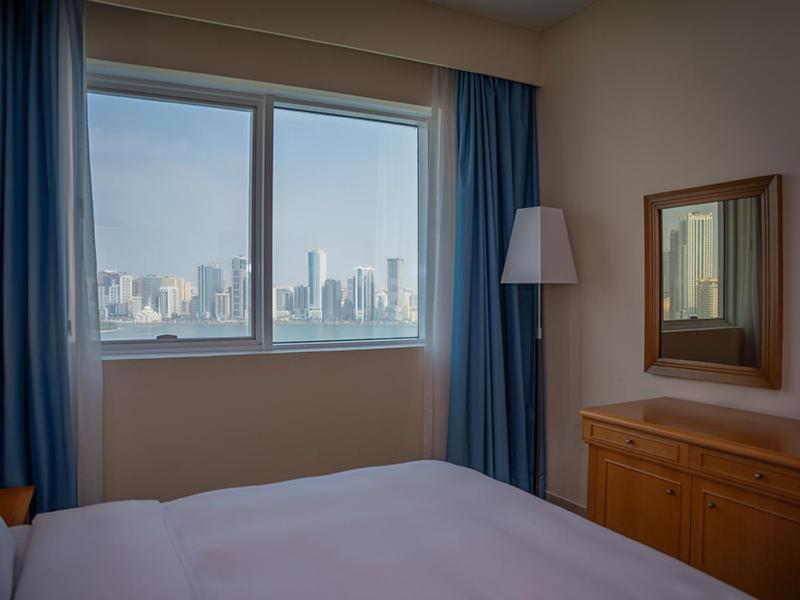 Golden Tulip Sharjah Apart otel Dış mekan fotoğraf