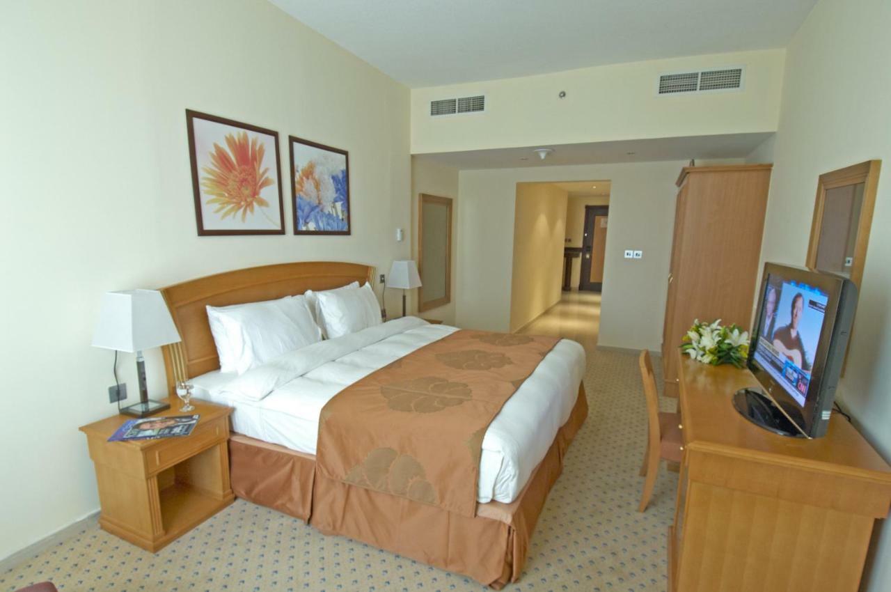 Golden Tulip Sharjah Apart otel Dış mekan fotoğraf