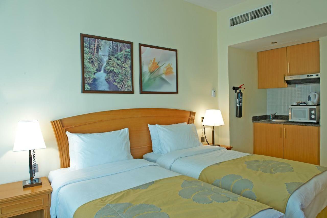 Golden Tulip Sharjah Apart otel Dış mekan fotoğraf