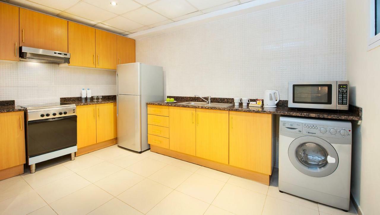 Golden Tulip Sharjah Apart otel Dış mekan fotoğraf